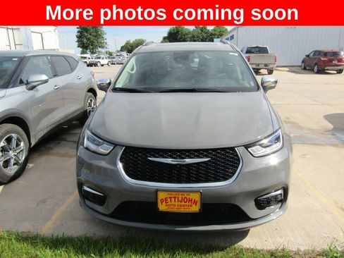 Used 2021 Chrysler Pacifica Limited w/ Premium & Safety Sphere Group AWD/4WD image 8