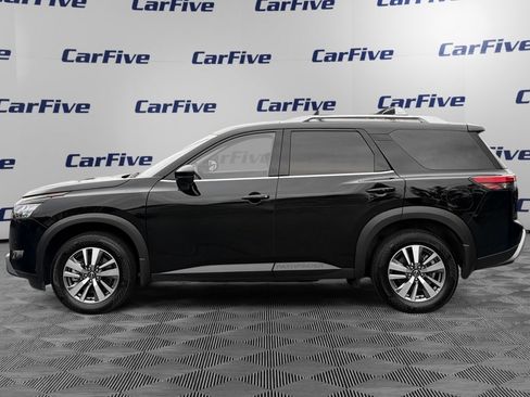 Used 2025 Nissan Pathfinder SL AWD/4WD image 2