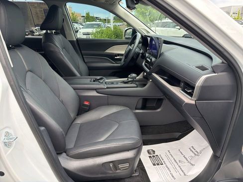 Used 2024 Toyota Grand Highlander AWD image 12