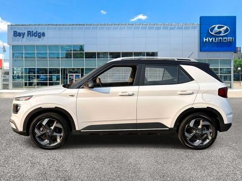 Used 2025 Hyundai Venue Limited FWD image 8