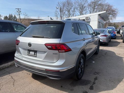 Used 2022 Volkswagen Tiguan SE AWD/4WD image 7