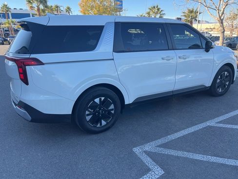 Used 2025 Kia Carnival LXS image 7