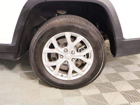 Used 2023 Jeep Grand Cherokee L Limited RWD image 20