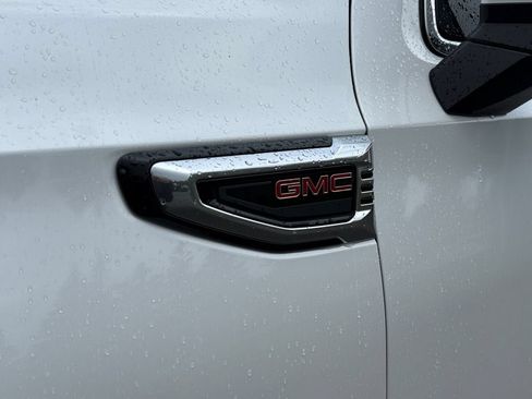 Used 2025 GMC Yukon Denali w/ Sun & Power Step Package AWD/4WD image 34