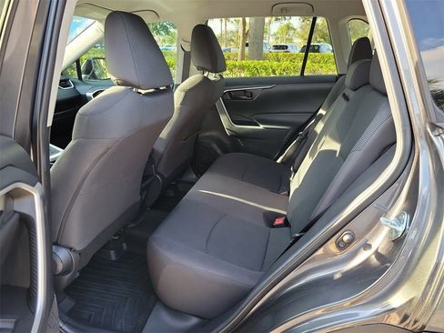 Used 2021 Toyota RAV4 LE image 10