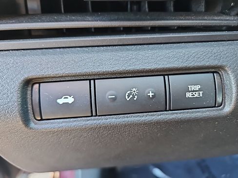 Used 2024 Nissan Altima 2.5 SV image 11