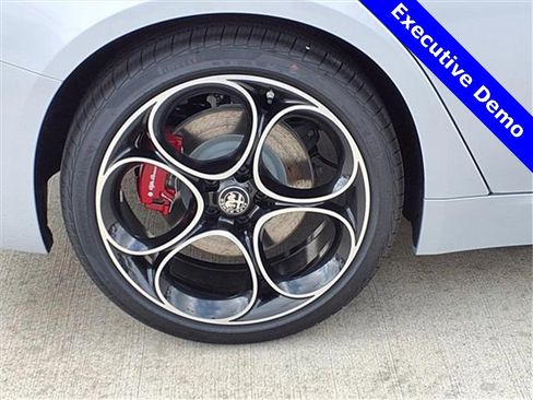 New 2025 Alfa Romeo Giulia Veloce w/ Veloce Package Rwd image 12