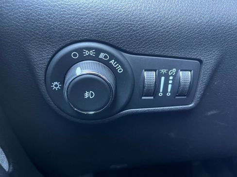 Used 2023 Jeep Compass Latitude image 14