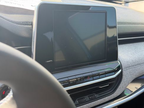 Used 2022 Jeep Compass Latitude image 10