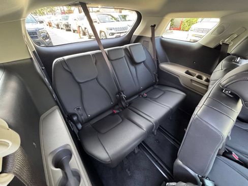 Used 2026 Kia Carnival FWD image 26