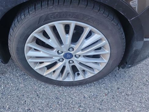 Used 2016 Ford Focus Titanium w/ Titanium Technology Package image 17