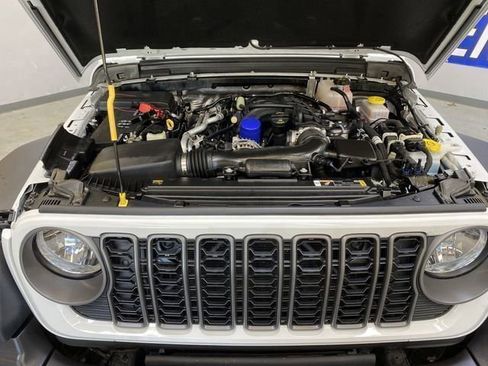 Used 2025 Jeep Wrangler Unlimited Sport AWD/4WD image 9