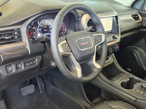 Used 2023 GMC Acadia Denali w/ Denali Ultimate Package FWD image 9
