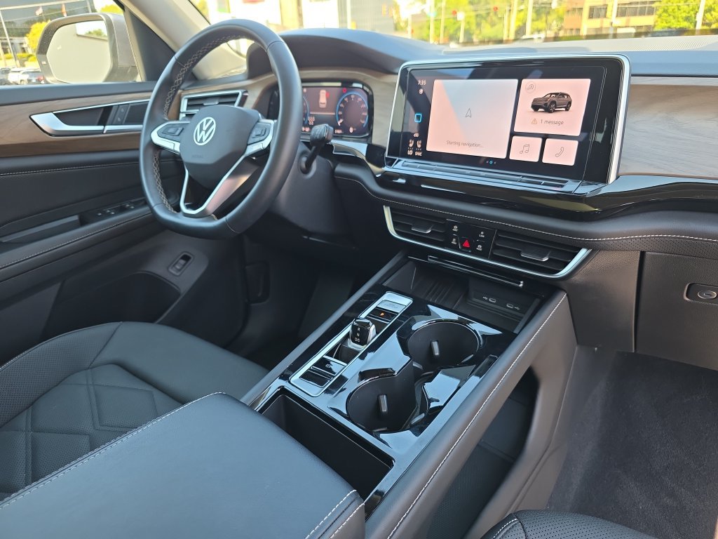 Used 2025 Volkswagen Atlas SE AWD/4WD image 18