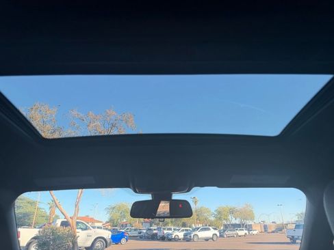 Used 2018 BMW 330i Sedan w/ Convenience Package image 24