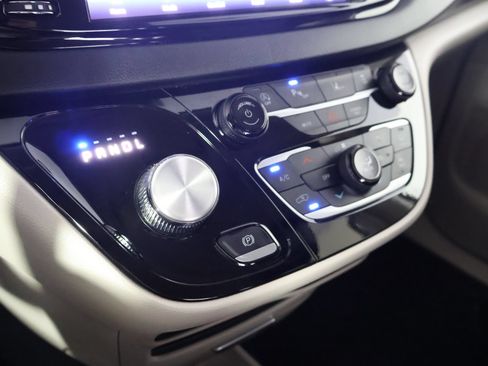 Used 2024 Chrysler Pacifica Touring-L FWD image 38