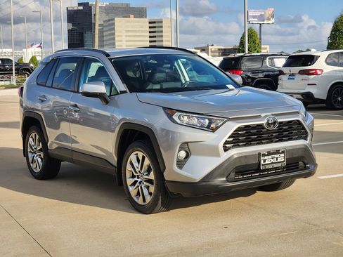 Used 2019 Toyota RAV4 XLE Premium w/ All Weather Liner Package image 3