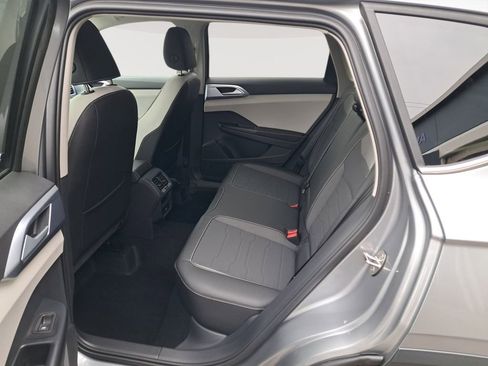 New 2025 Volkswagen Taos SE image 14