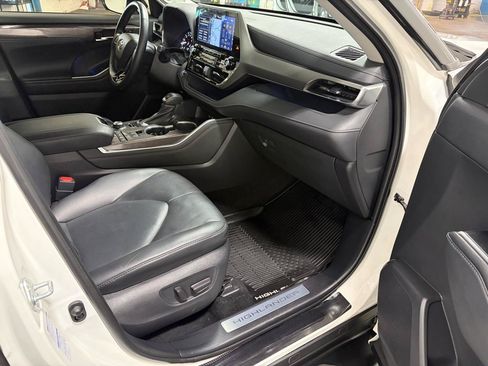 Used 2021 Toyota Highlander Limited AWD/4WD image 14