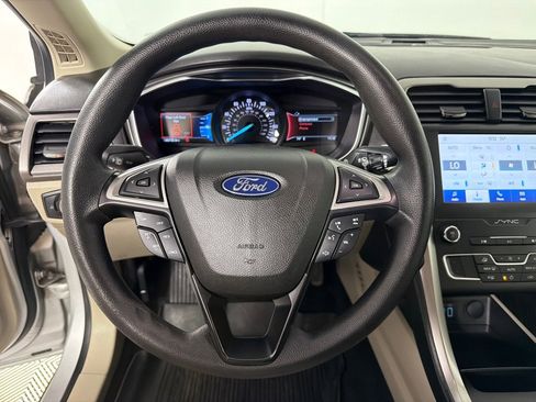 Used 2019 Ford Fusion SE FWD image 13