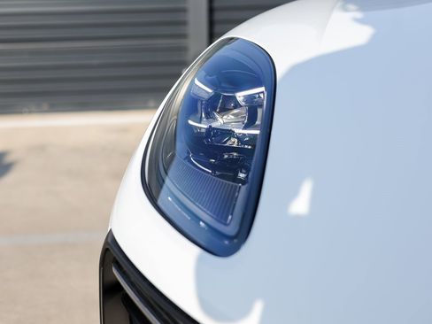 New 2026 Porsche Macan GTS image 13