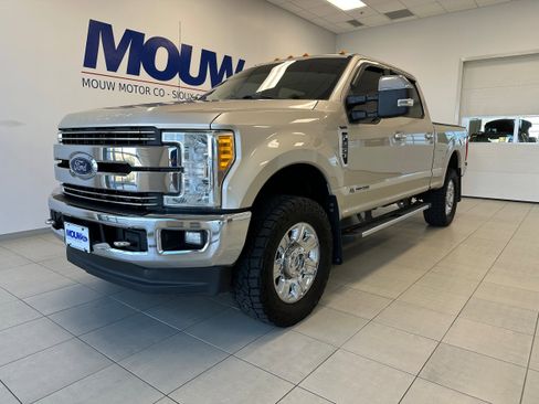 Used 2017 Ford F250 Lariat w/ Chrome Package image 2