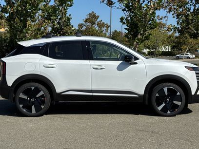 New 2026 Nissan Kicks SR w/ Cold Weather Package