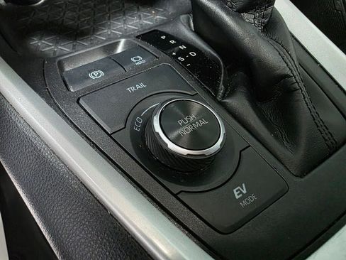 Used 2024 Toyota RAV4 LE AWD/4WD image 17