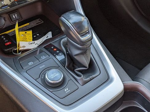 Used 2019 Toyota RAV4 Limited image 20