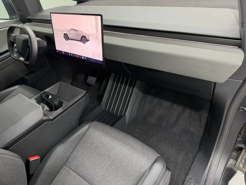 Used 2025 Tesla Cybertruck 2WD Crew Cab image 9