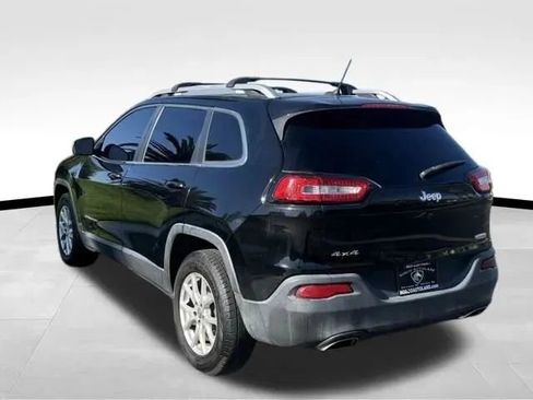 Used 2017 Jeep Cherokee Latitude AWD/4WD image 4