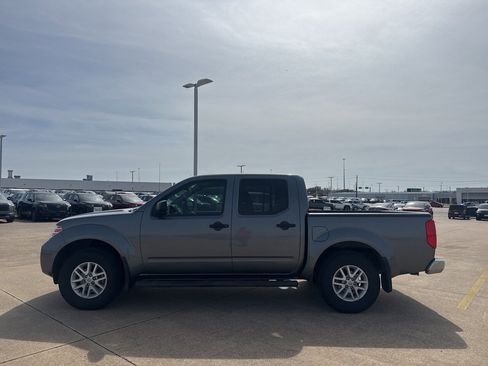 Used 2017 Nissan Frontier SV image 13