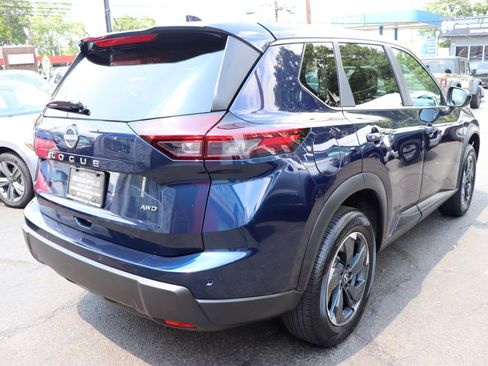 Used 2026 Nissan Rogue SV AWD/4WD image 5