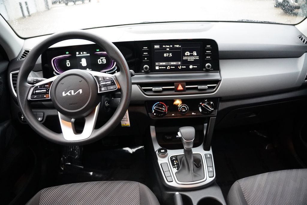 Certified 2024 Kia Seltos LX AWD/4WD image 17