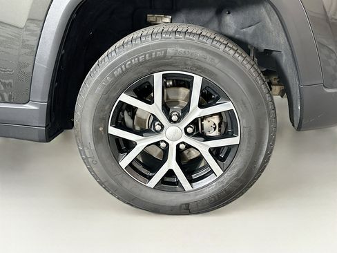 Used 2023 Jeep Grand Cherokee Limited AWD/4WD image 11