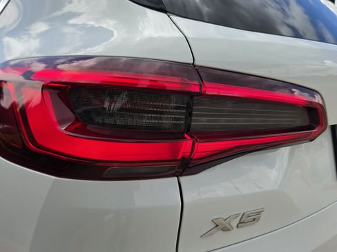 Used 2019 BMW X5 xDrive40i w/ Premium Package 2 AWD/4WD image 10