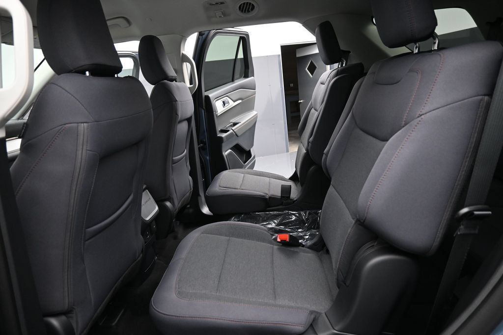 Used 2026 Ford Explorer Active AWD/4WD image 27