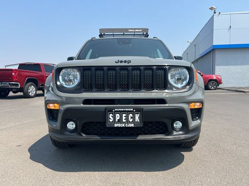 Used 2022 Jeep Renegade Altitude w/ Convenience Group AWD/4WD image 2
