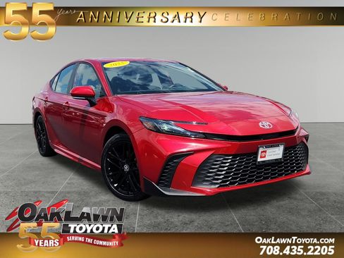 Certified 2025 Toyota Camry SE FWD image 1