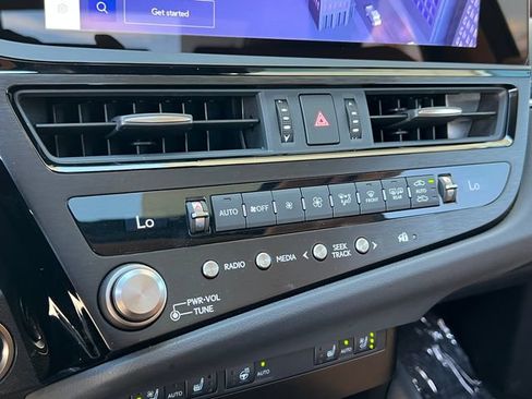 Used 2025 Lexus ES 300h w/ Premium Package FWD image 14