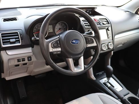 Used 2018 Subaru Forester 2.5i AWD/4WD image 14