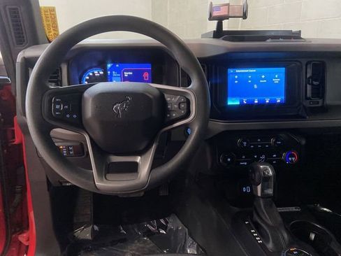 Used 2023 Ford Bronco Base image 5