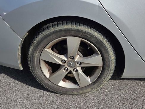 Used 2013 Hyundai Elantra GLS w/ Preferred Pkg image 4