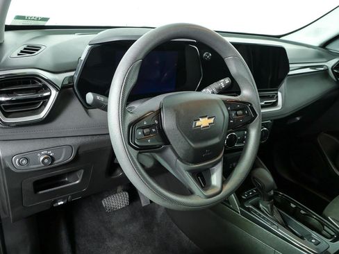 Used 2025 Chevrolet TrailBlazer LT AWD/4WD image 4