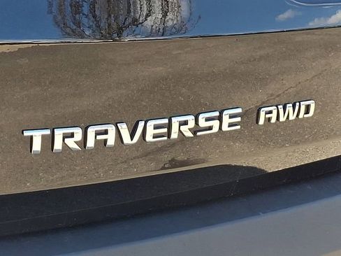 Used 2023 Chevrolet Traverse LT image 32