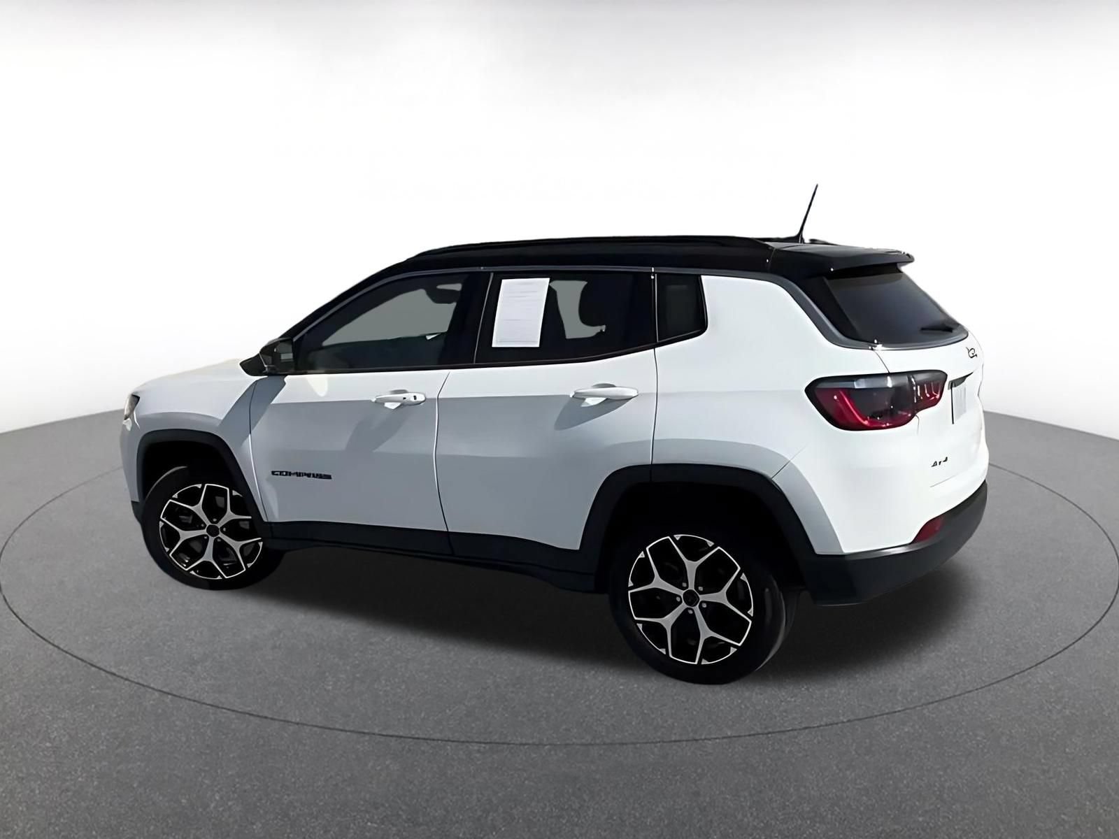 Used 2025 Jeep Compass Limited AWD/4WD image 8