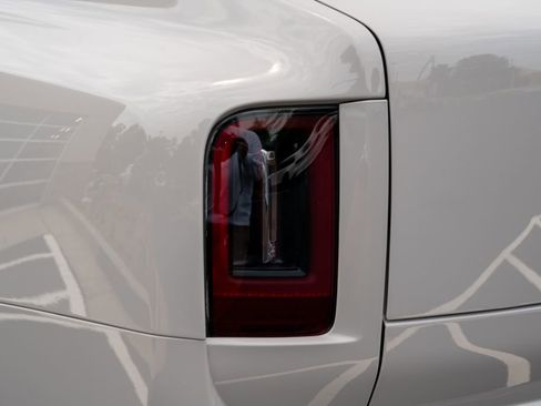 Used 2025 Rolls-Royce Cullinan AWD/4WD image 18