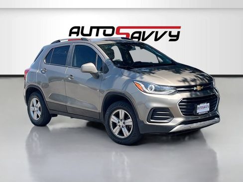 Used 2022 Chevrolet Trax LT w/ LT Convenience Package AWD/4WD image 1