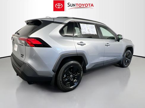 Used 2021 Toyota RAV4 XLE w/ Convenience Package image 4