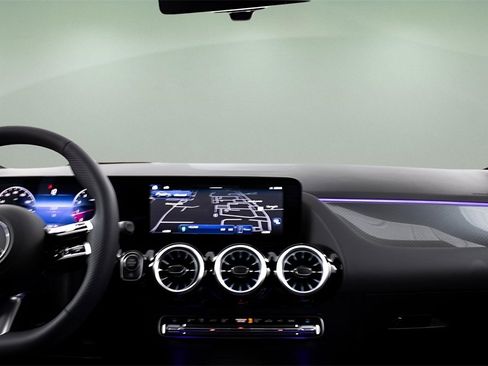 Used 2025 Mercedes-Benz GLA 250 image 34